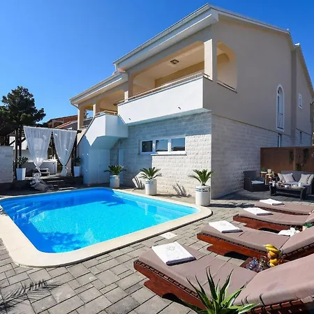 Bella Monty Holiday home